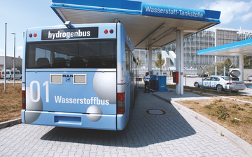 Hydrogen bus at a H2 fueling station