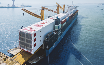 Linde delivers world-largest cold box with 800 tonnes of weight with a ship to Jamnagar