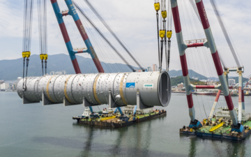 Loading of quench tower in Masan Port, South Korea